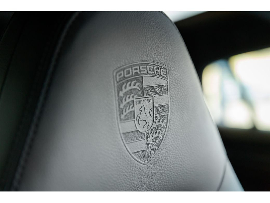 2023 Porsche Panamera - image 31