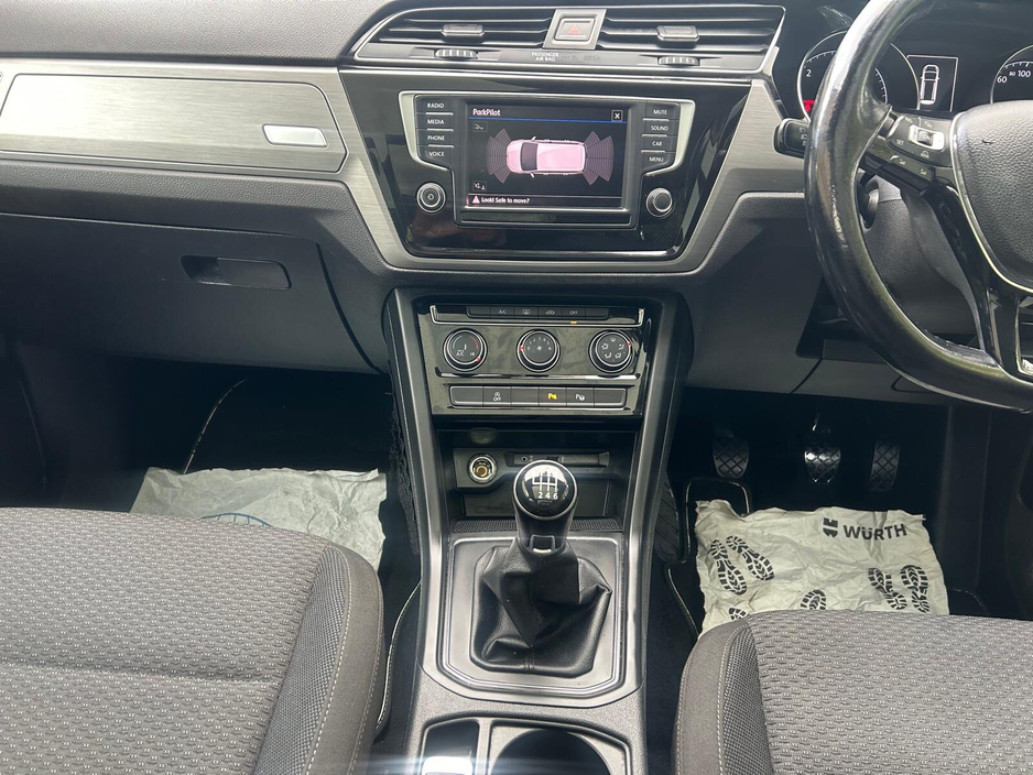 2017 Volkswagen Touran - image 24