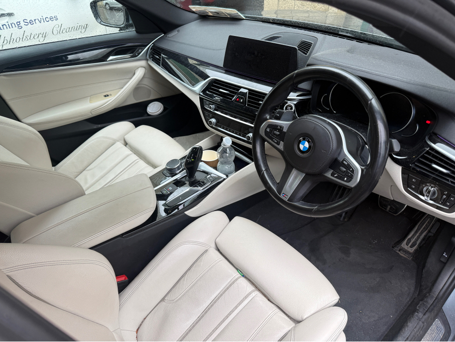 2017 BMW 5 Series - image 9