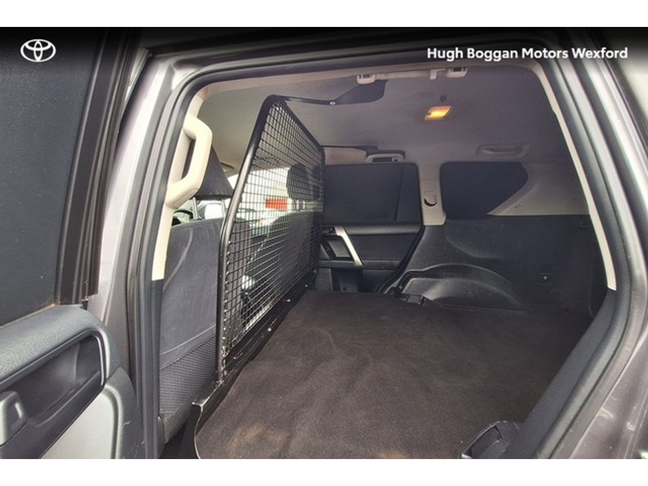 2019 Toyota Landcruiser - image 7