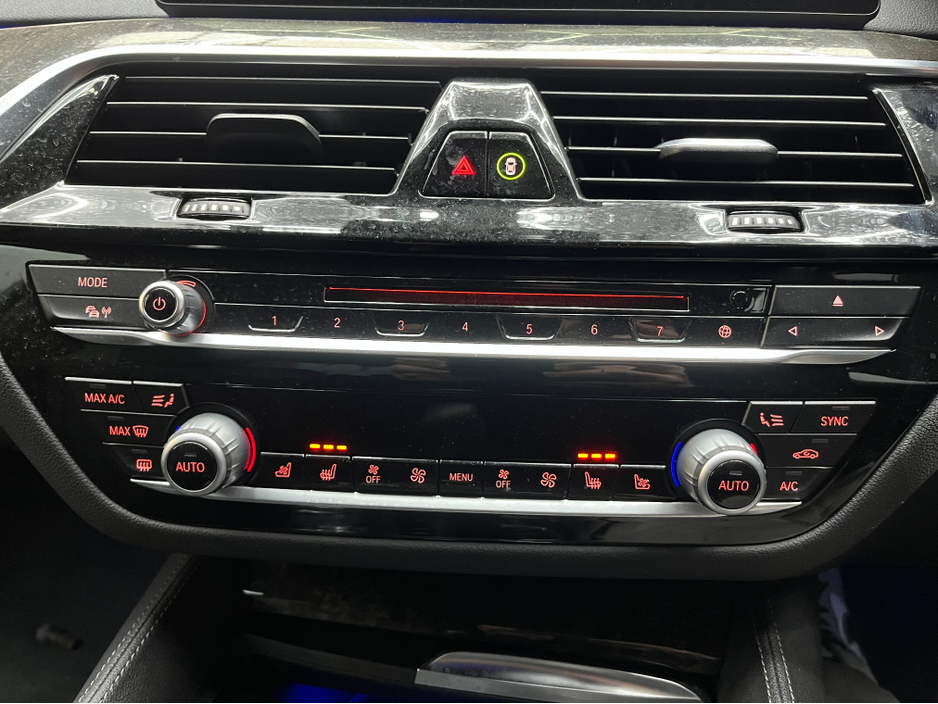 2017 BMW 5 Series - image 23