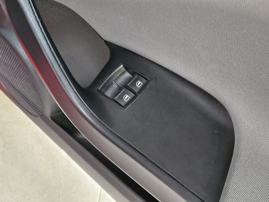 2016 SEAT Ibiza - image 9