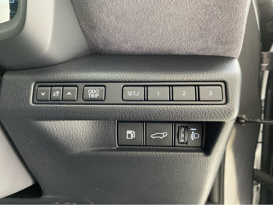 2025 Lexus LBX - image 20