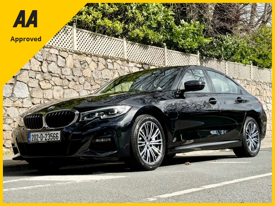 2020 BMW 3 Series - image 2