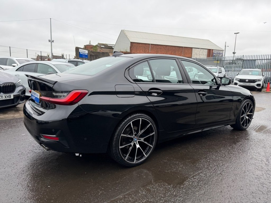2021 BMW 3 Series - image 29