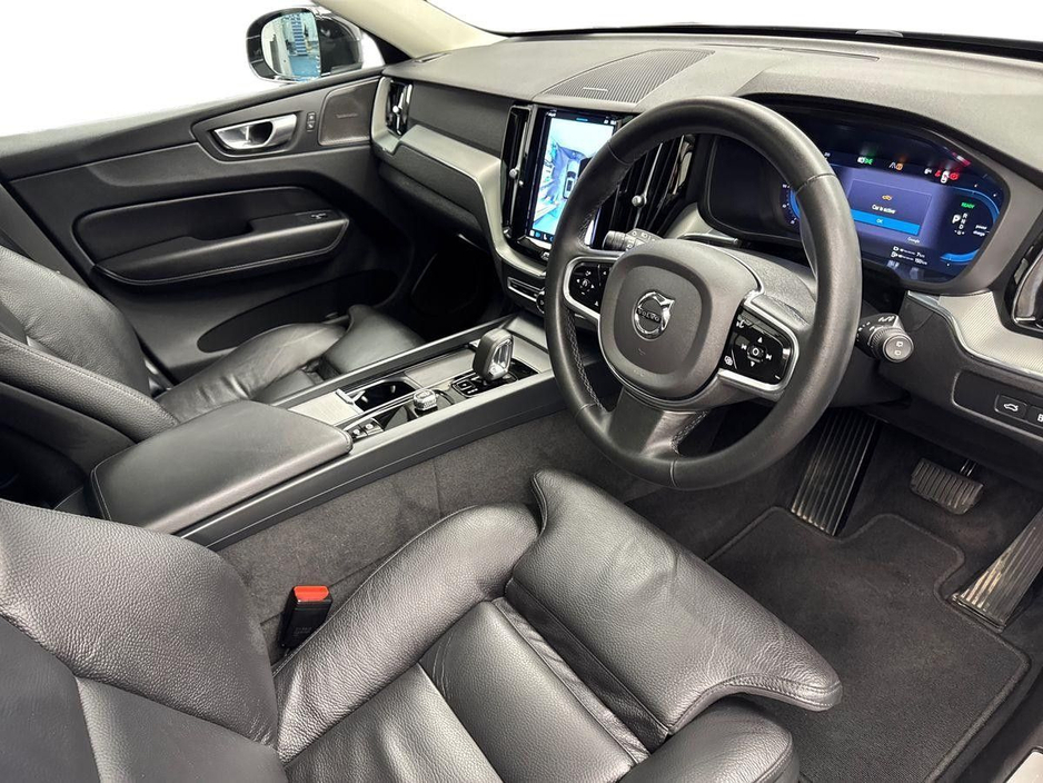2023 Volvo XC60 - image 6