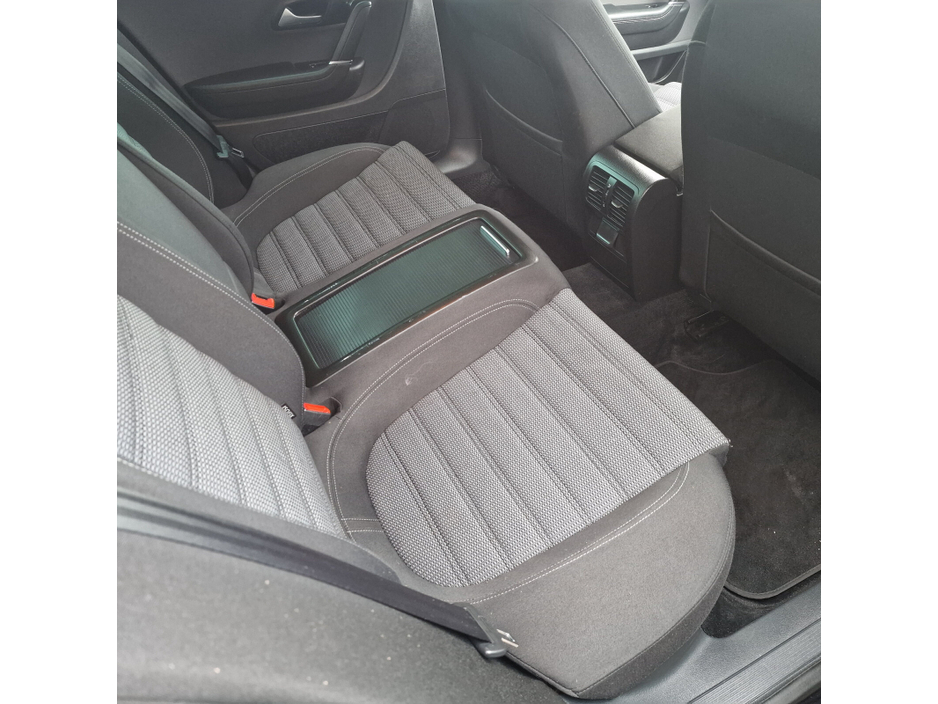 2009 Volkswagen Passat - image 12