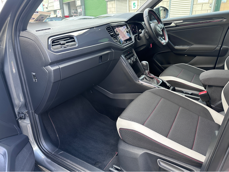 2019 Volkswagen T-Roc - image 11