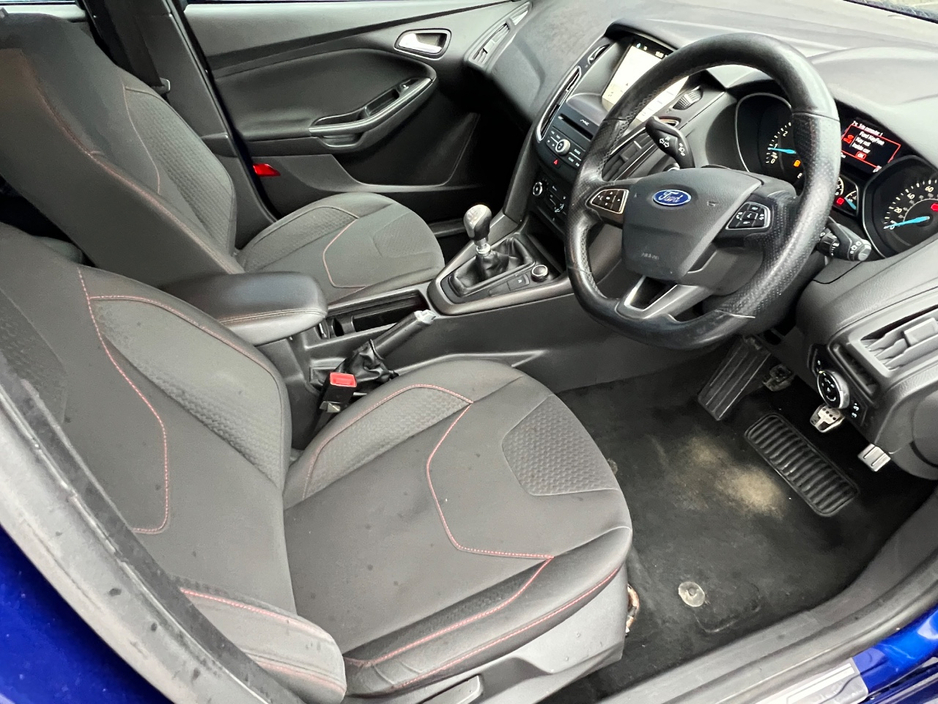 2017 Ford Focus - image 16