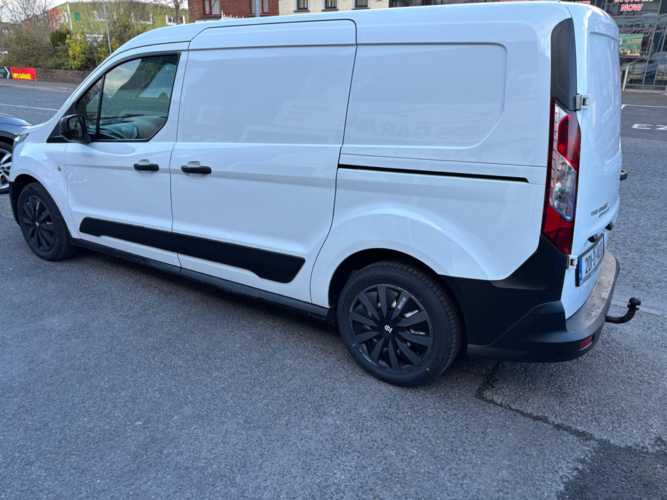 2020 Ford Transit - image 17