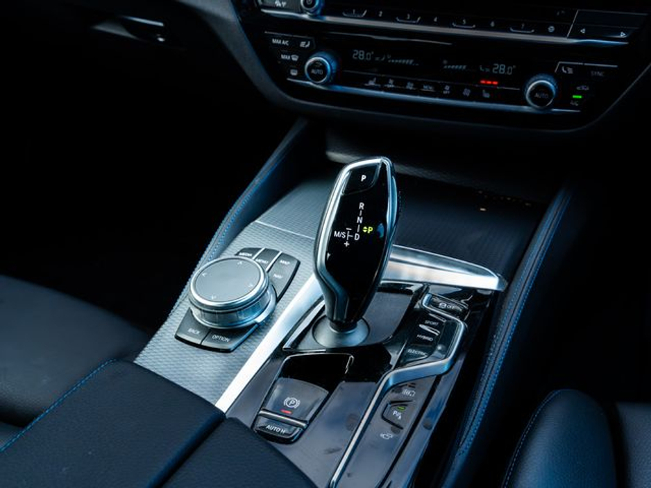 2023 BMW 5 Series - image 11