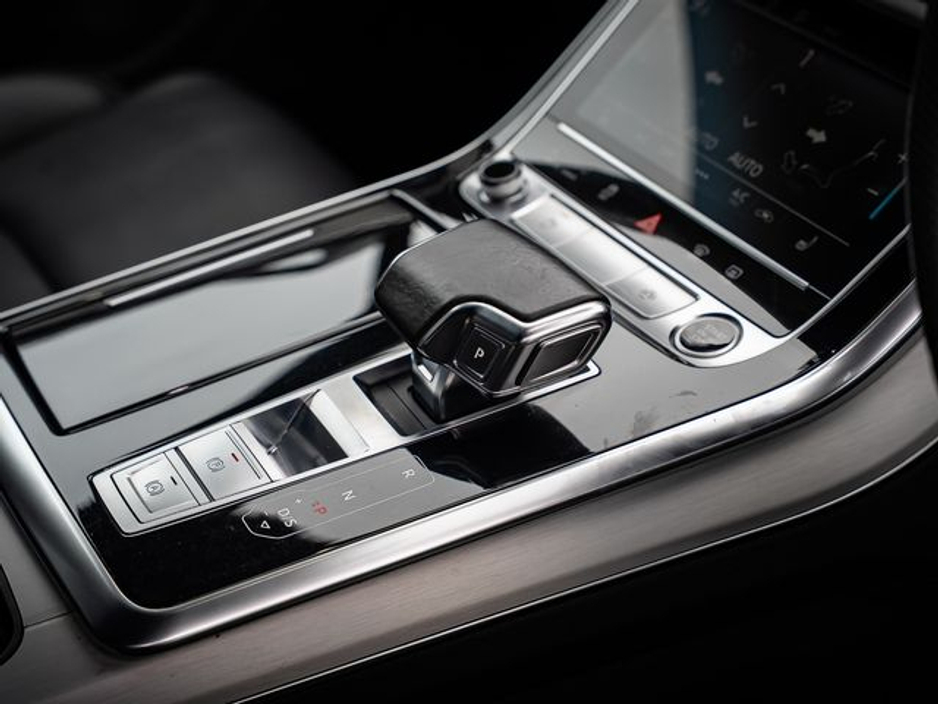 2021 Audi Q7 - image 12