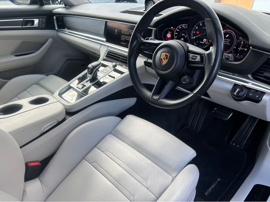 2023 Porsche Panamera - image 2