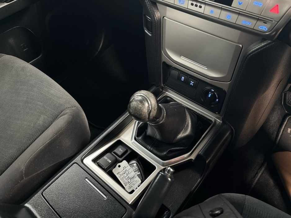 2022 Toyota Landcruiser - image 14