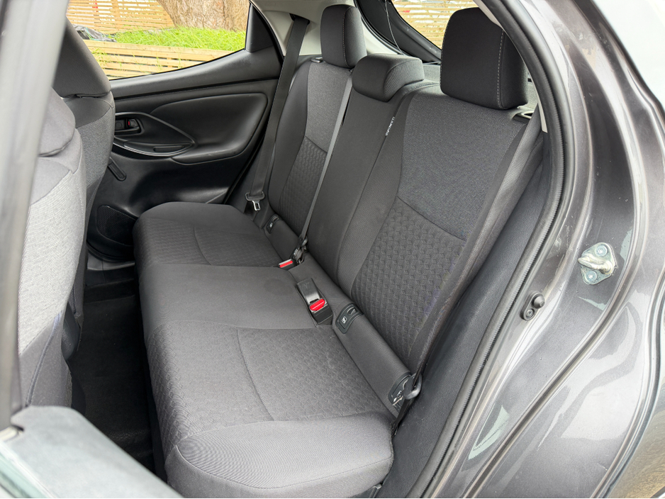 2023 Toyota Yaris - image 23