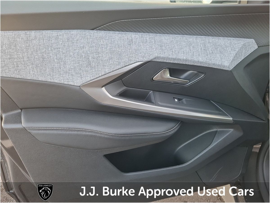 2026 Peugeot 5008 BEV 73kwh 210hp Allure