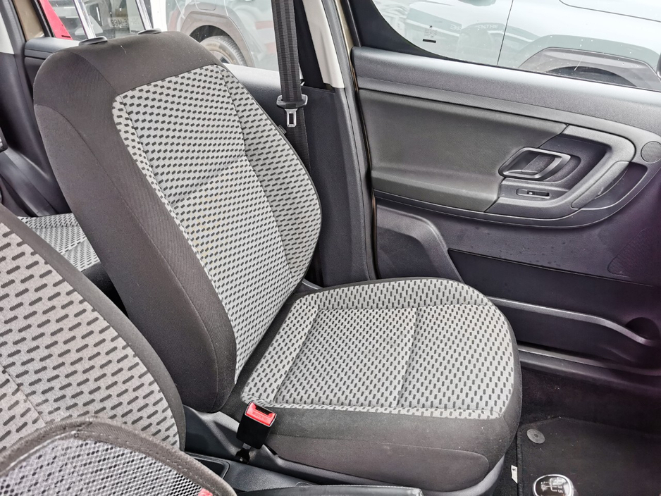 2015 Skoda Roomster - image 14