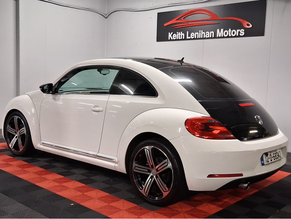 2012 Volkswagen Beetle **MINT CONDITION** €8,995