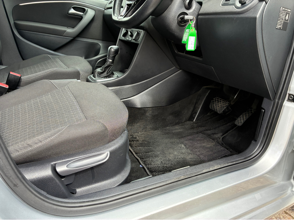 2015 Volkswagen Polo - image 12