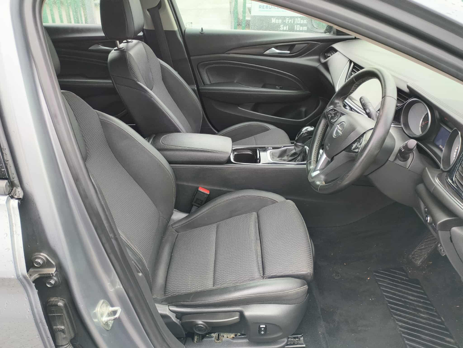 2018 Opel Insignia - image 12