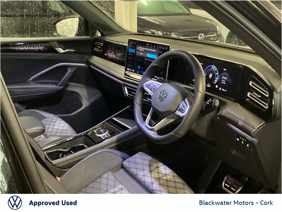 2025 Volkswagen Tiguan - image 4