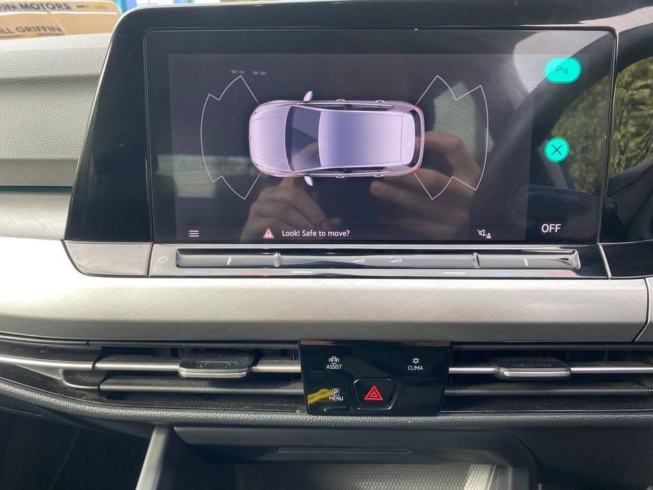 2023 Volkswagen Golf - image 7