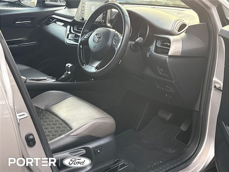 2022 Toyota C-HR 1.8 HYBRID SOL