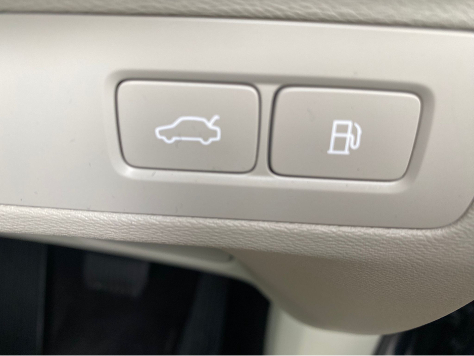 2023 Volvo XC90 - image 25