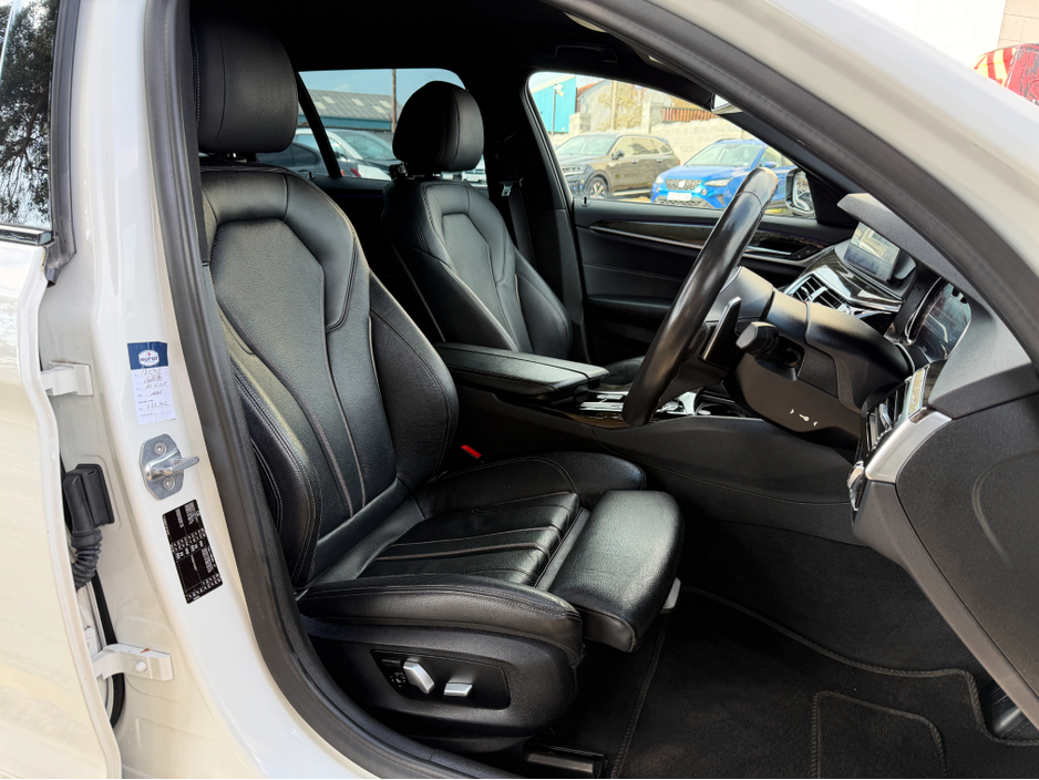 2018 BMW 5 Series - image 14