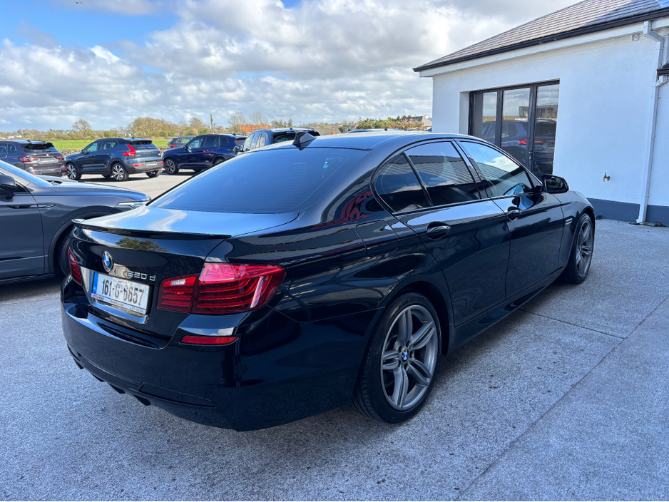 2016 BMW 5 Series - image 4