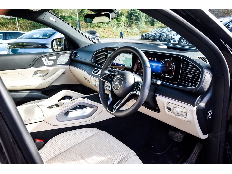 2025 Mercedes-Benz GLE Class - image 10