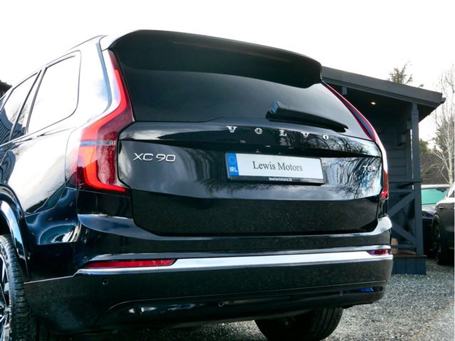 2025 Volvo XC90 - image 12