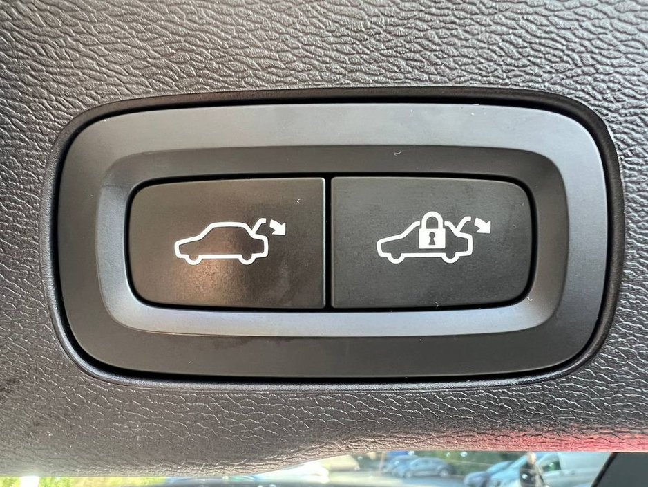 2023 Volvo XC60 - image 16