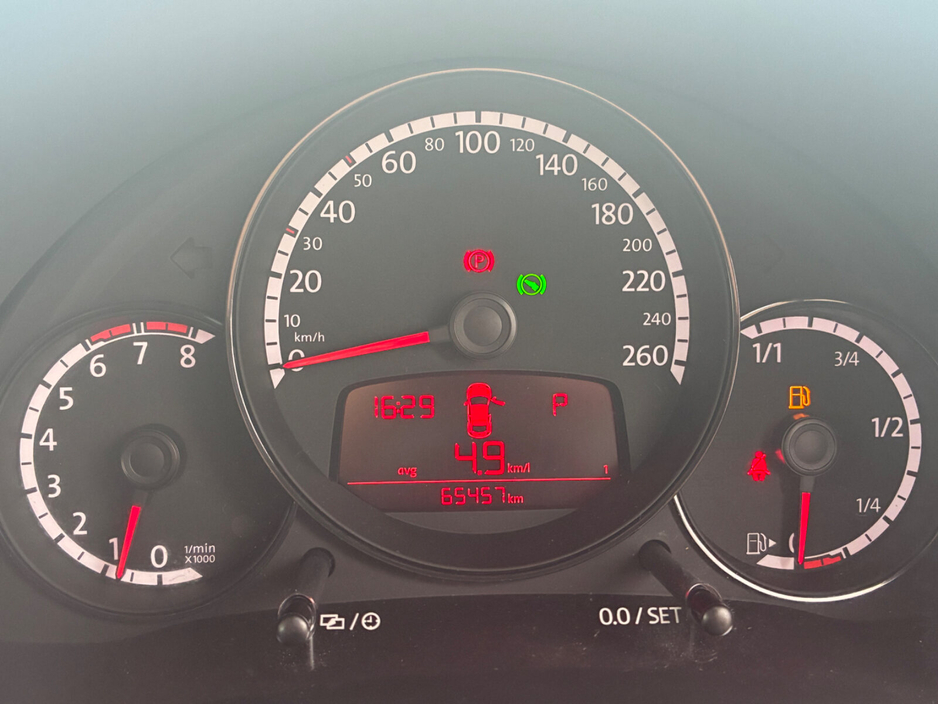 2016 Volkswagen Beetle - image 6