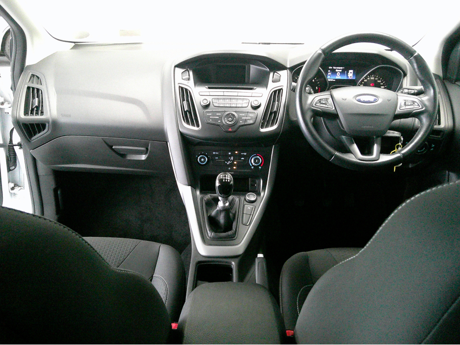 2017 Ford Focus - image 14