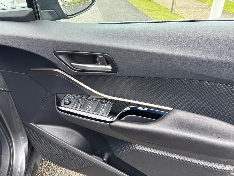 2019 Toyota C-HR - image 11