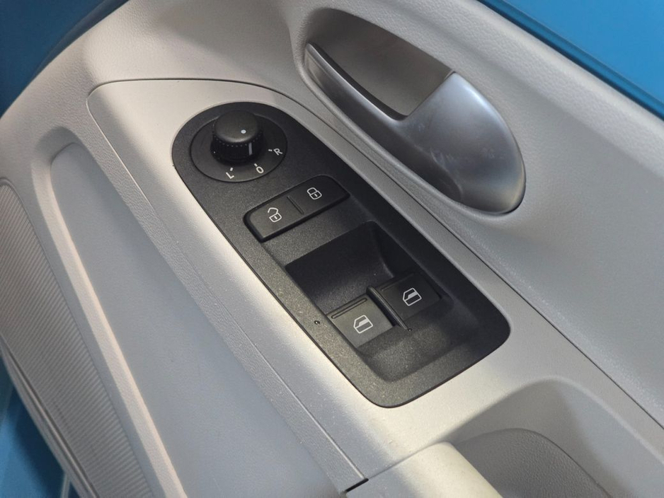 2019 Volkswagen up! - image 14