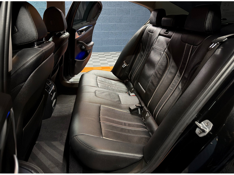 2017 BMW 5 Series - image 42