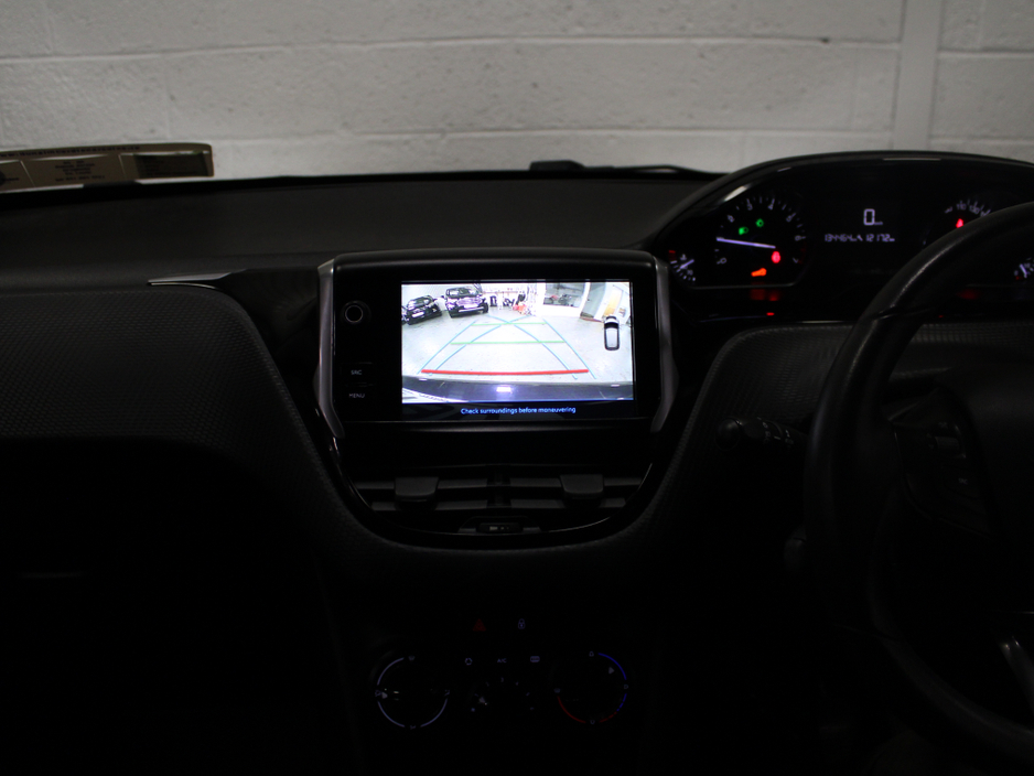 2018 Peugeot 208 - image 20