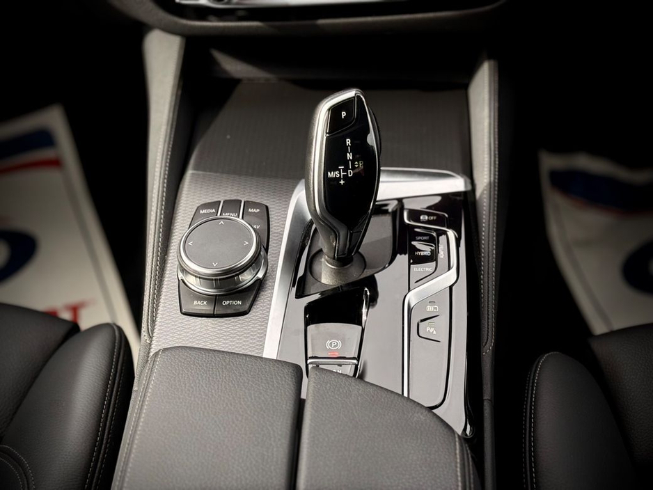 2023 BMW 5 Series - image 16