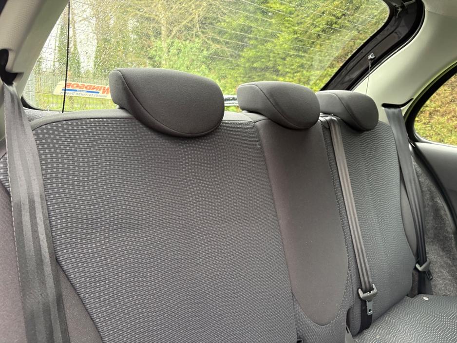 2011 Nissan Micra - image 9