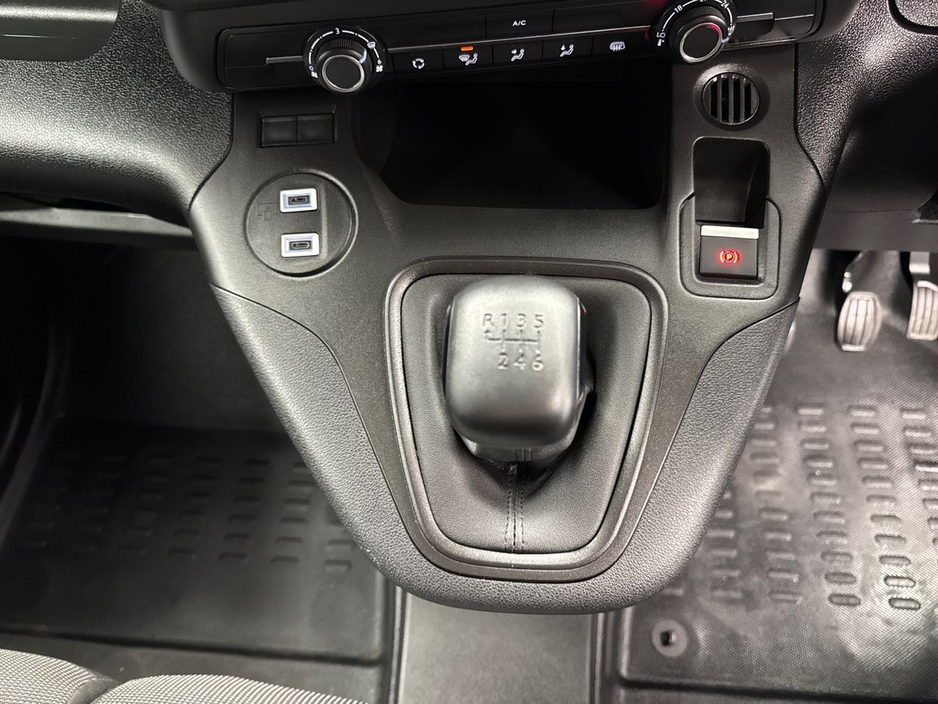 2025 Peugeot Partner - image 16