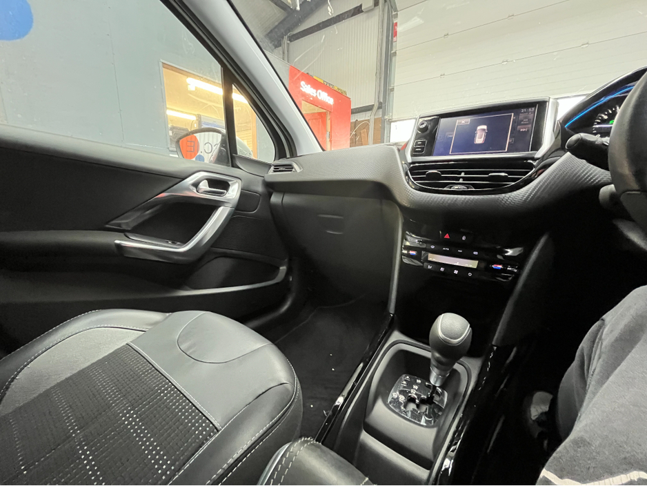 2017 Peugeot 2008 - image 14