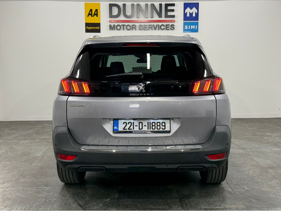 2022 Peugeot 5008 - image 6