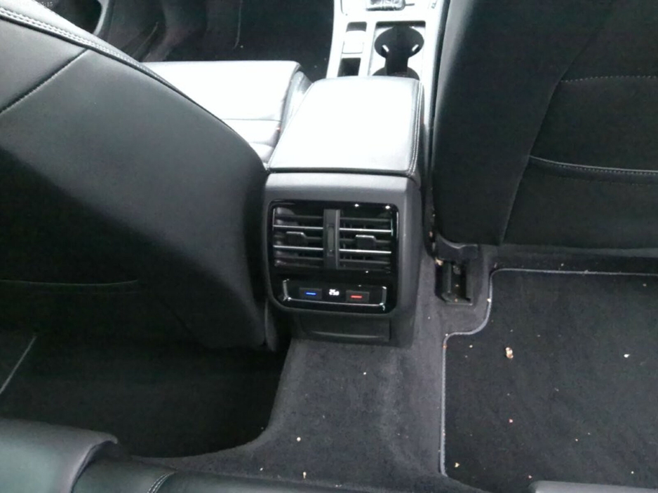 2019 Volkswagen Passat - image 7