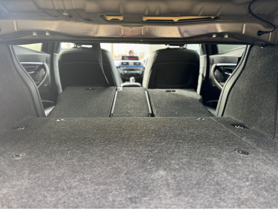 2017 BMW 3 Series - image 11