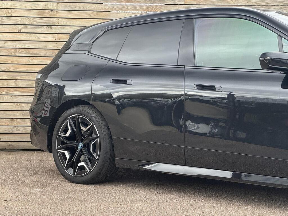 2022 BMW iX - image 5