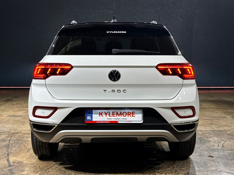 2023 Volkswagen T-Roc - image 4