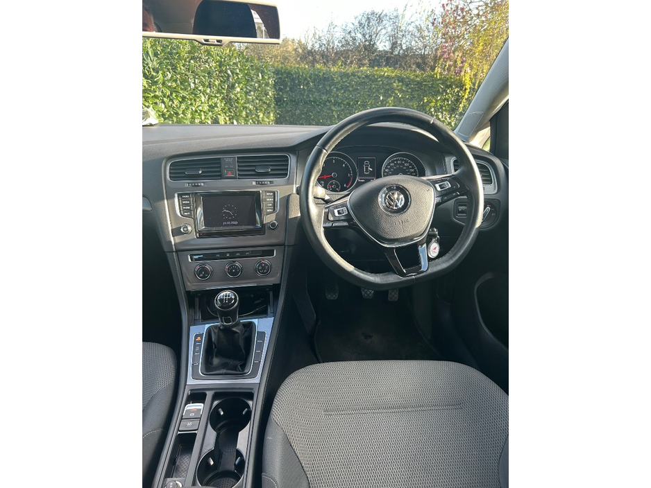 2013 Volkswagen Golf - image 8