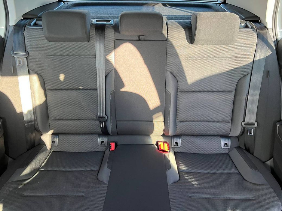 2015 Volkswagen Golf - image 12